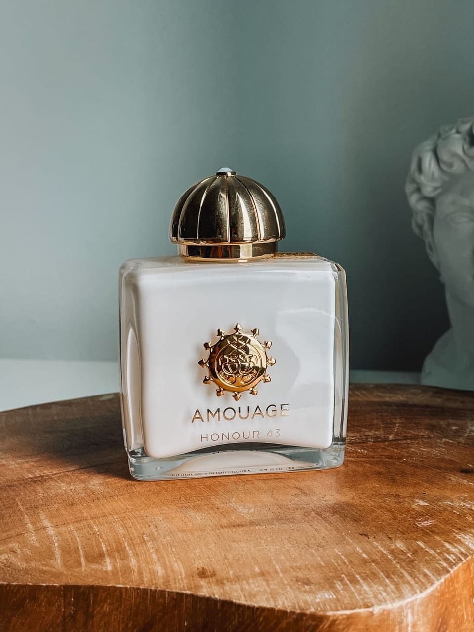 Scentora Atelier Midnight Oud fragrance bottle