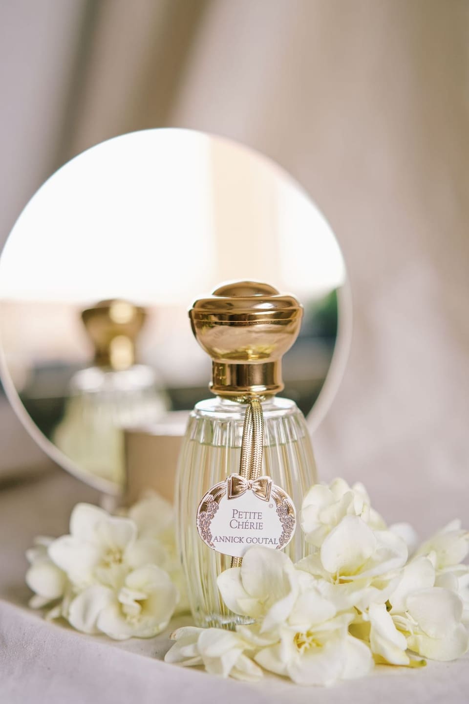 Rasasi La Vie fragrance bottle